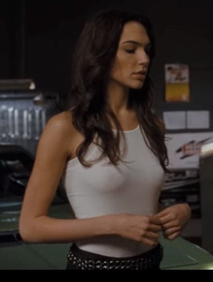 gal gadot nipple